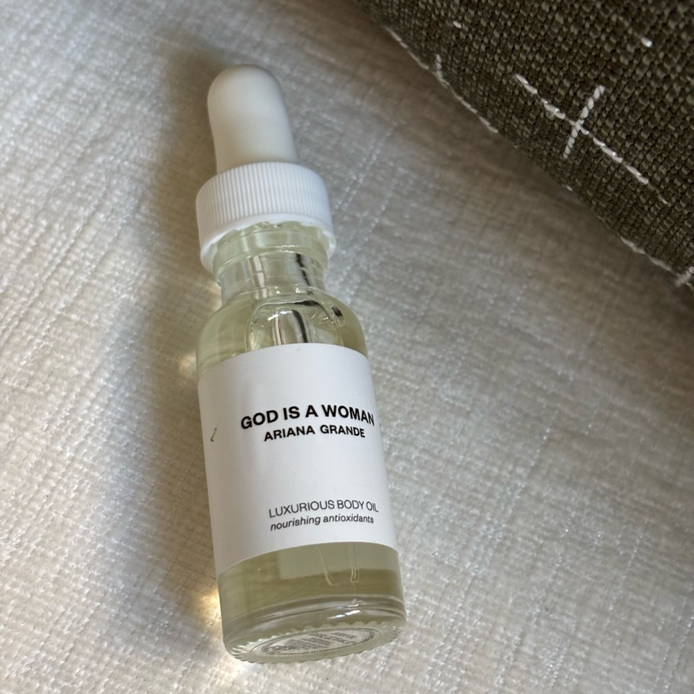 NIB Ariana Grande Luxurious Body Oil nourishing antioxidants. Never opened - Picture 3 of 7
